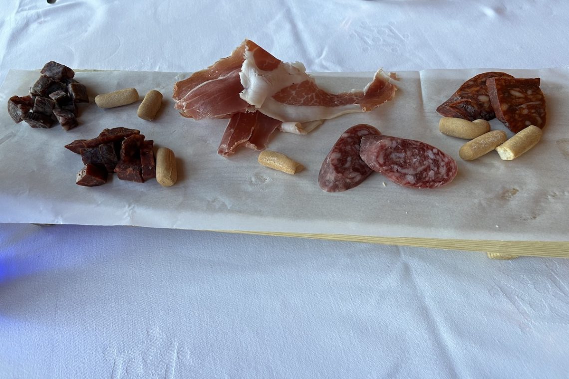 Schinken und Salami Platte in den Paradores