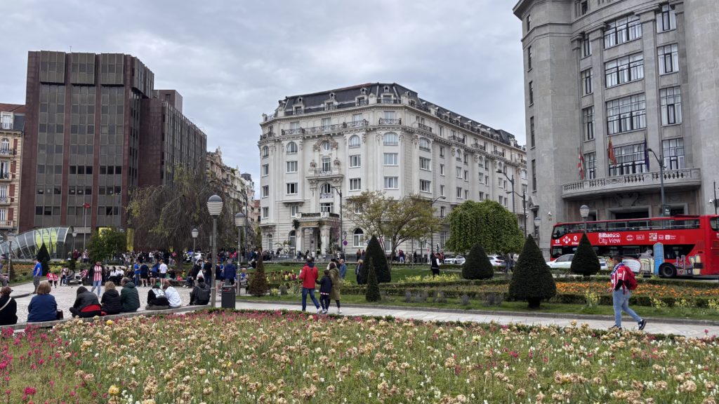Federico Moyúa Platz