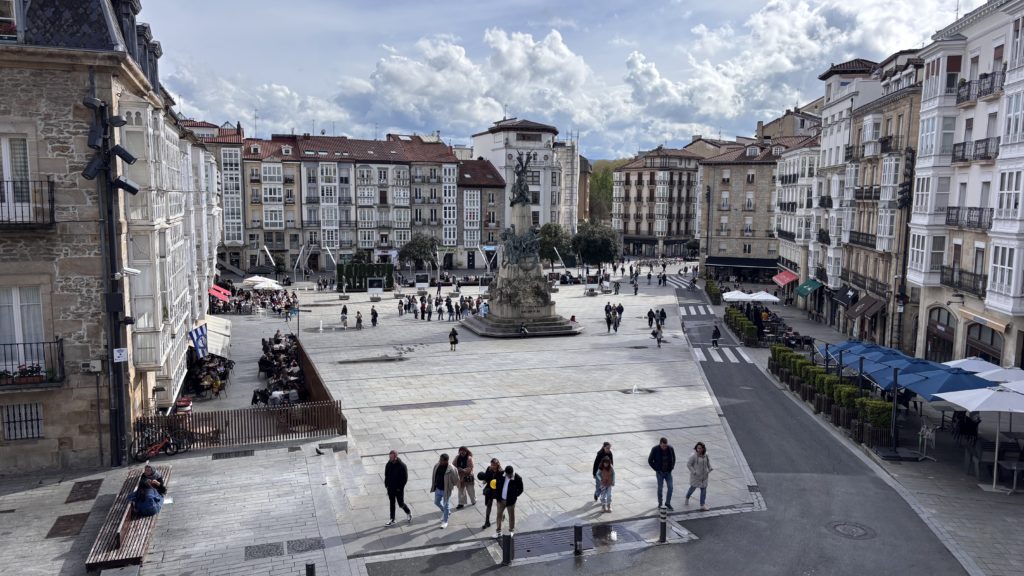 Vitoria - Plaza de la Virgen Blanca