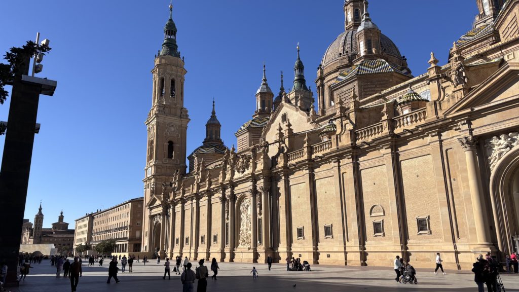 Kirche auf der Plaza Virgen del Pilar in Saragossa